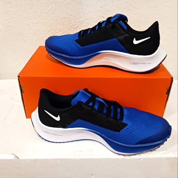 Nike - Picture 4 of 4